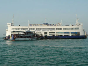 Dining Cruise / Floating Restaurant